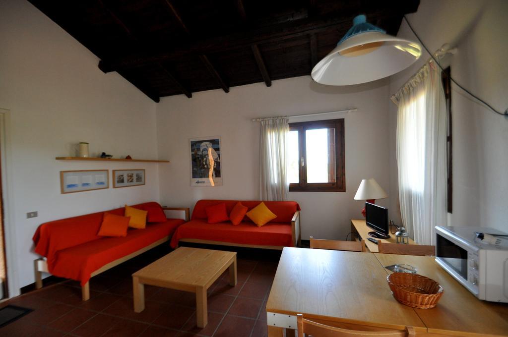 Appartamenti Residence Vela Blu Golfo Aranci Маринела Стая снимка